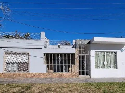 RETASADA  Casa en venta APTA CREDITO, sobre la calle Gonnet, en el centro de Del Viso, Pilar