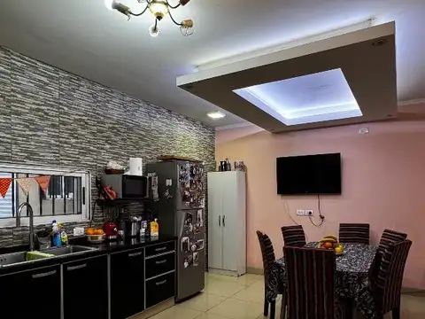 Casa 5 ambientes con 2 baños