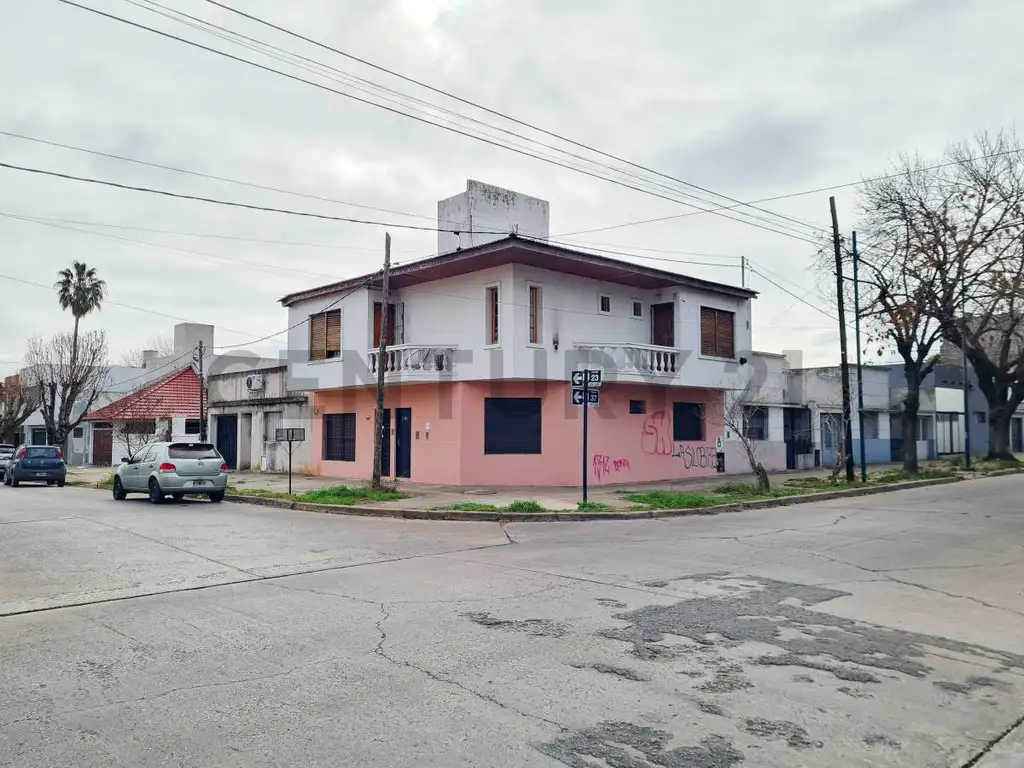 23 esquina 37 200, Piso 0