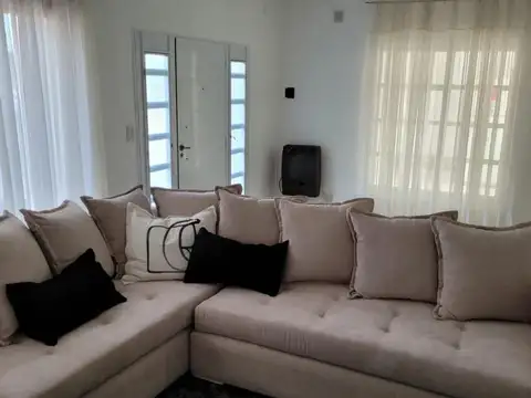 Casa 5 ambientes con 2 baños