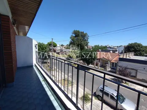 Depto Tipo Casa en Venta con 2 cocheras