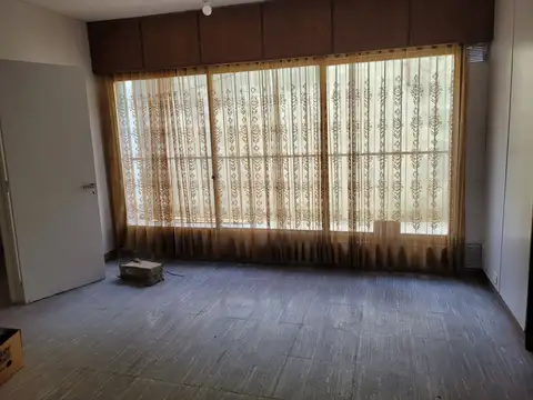 Casa 7 ambientes con 1 baño