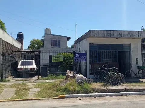 En venta Local Comercial + Departamento de 3 ambientes en Merlo