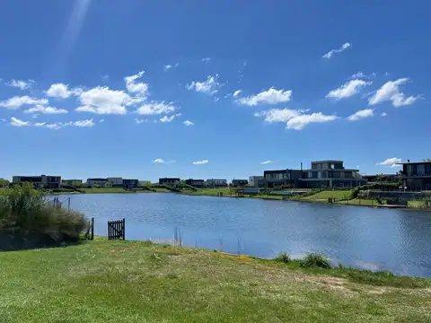 Venta | Lote al agua en Barrio Marinas, Puertos