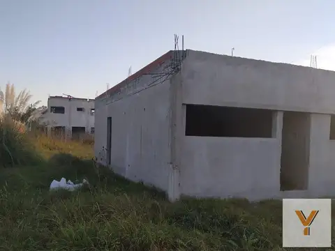 Casa en venta - 2 dormitorios 1 baño - 318mts2 - Lisandro Olmos
