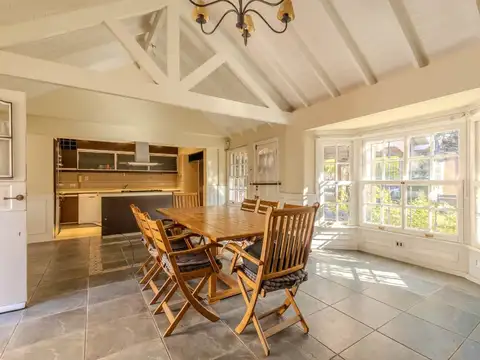 EXCELENTE CASA CHALET 6 AMBIENTES EN ADROGUE