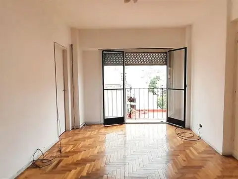 Oportunidad Luminoso Monoambiente con Balcón y Cocina Separada!