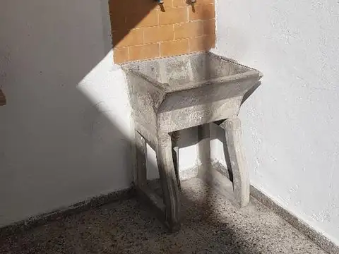 Casa 4 ambientes con 2 baños