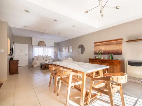 Depto Tipo Casa en Venta de 5 ambientes