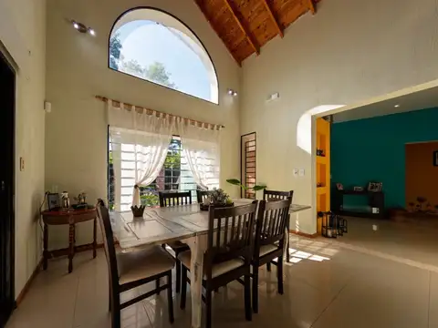 Casa en Venta con 4 cocheras