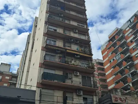 ALQUILER DOS AMBIENTES CON BALCON AL FRENTE RAMOS MEJIA CENTRO