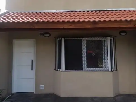 Dúplex con jardín y cochera en Pilar–Apto crédito