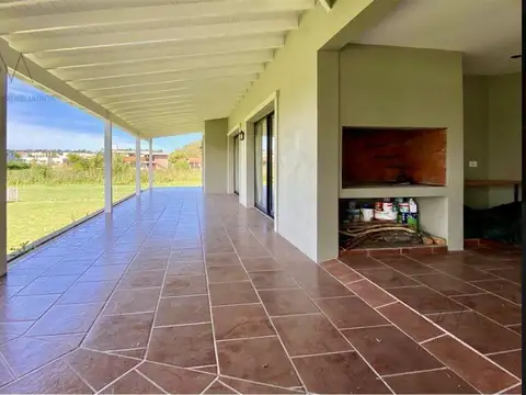 Casa 4 ambientes con 3 baños