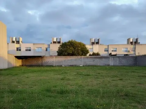 Terreno en Venta 27  mts Fondo