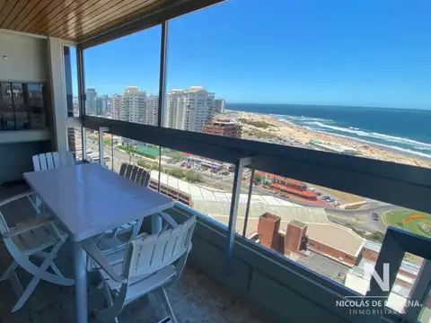 Apartamento en venta de 3 dormitorios en Primera linea de Playa Mansa , Punta del este 