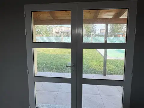 Casa 4 ambientes con 2 baños