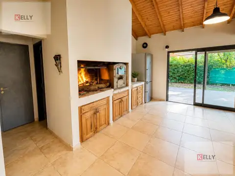 Casa 7 ambientes con 2 baños