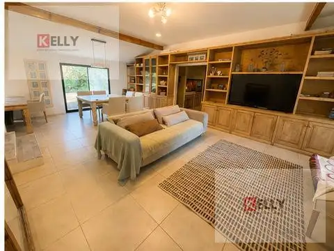 Casa en Venta con 2 cocheras