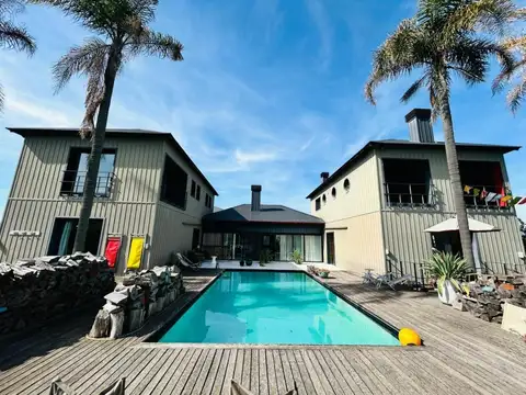 Casa en Venta con 2 cocheras