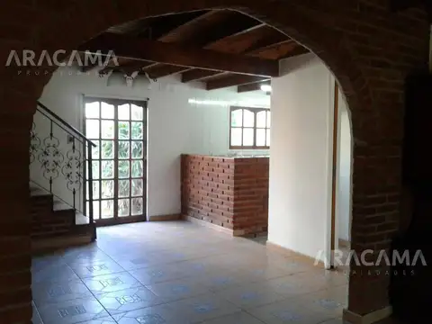 Casa 4 ambientes con 2 baños