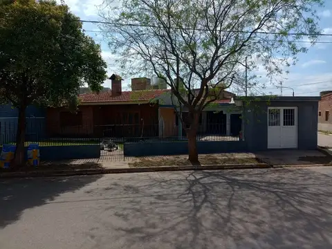 Casa 5 ambientes con 1 baño