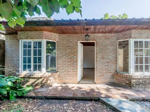 VENTA CASA 4 AMBIENTES DEL VISO MONTECARLO