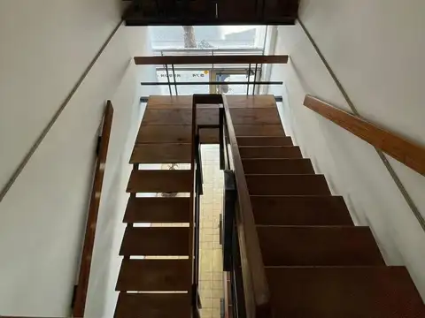 Oficina 7 ambientes con 2 baños