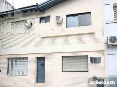 Casa 5 ambientes reciclada a nueva en venta - Quilmes Centro