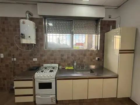 Local en Jose León Suarez