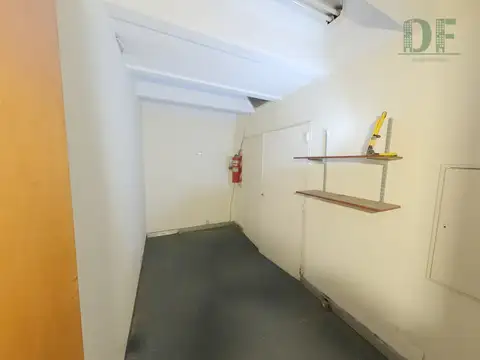 Oficina 5 ambientes con 2 baños