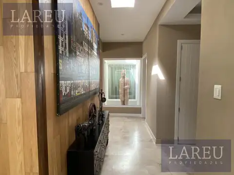 Casa en Alquiler con 2 cocheras
