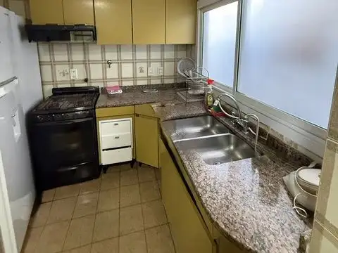 VENTA 4 AMBIENTES CON DEPENDENCIA Y COCHERA FIJA