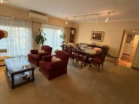 VENTA 4 AMBIENTES CON DEPENDENCIA Y COCHERA FIJA
