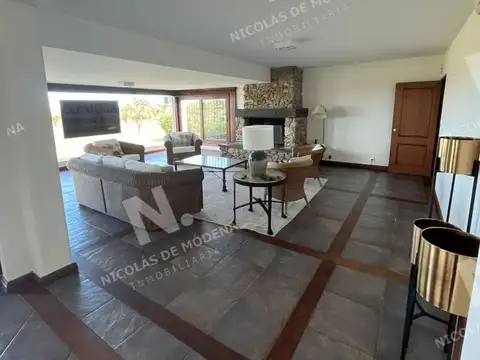 Casa de 5 dormitorios playa brava Punta del Este