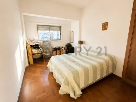 VENTA DEPARTAMENTO 4 AMBIENTES AL FRENTE  CON BALCON CENTRO