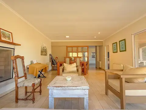 Casa 4 ambientes con 3 baños
