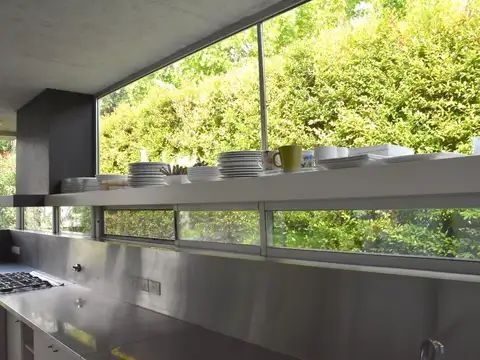 Casa de diseño en barrio cerrado Las Magnolias