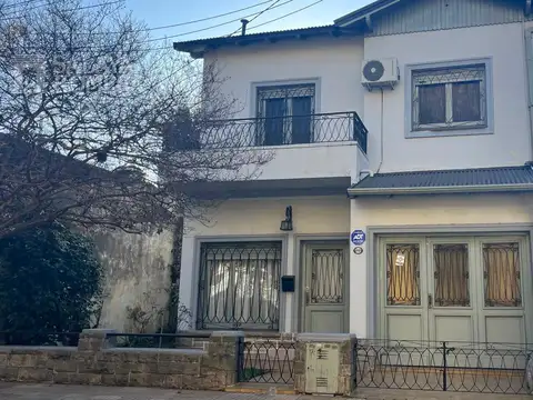 Casa en  Venta - Olivos  3 dormitorios - patio