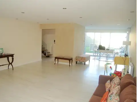 CASA EN VENTA EN MARTINEZ - VENTA CON RENTA