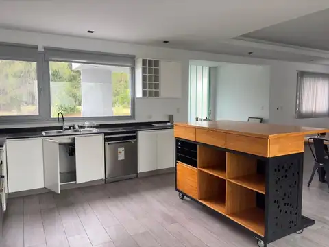 Casa 4 ambientes con 3 baños