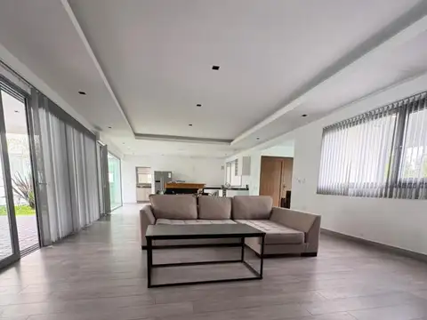 Casa en Alquiler de 3 dormitorios