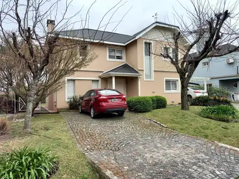 Av. Benavidez  al 900