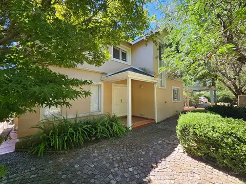 Casa 6 ambientes con 3 baños
