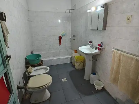 Casa 4 ambientes con 1 baño