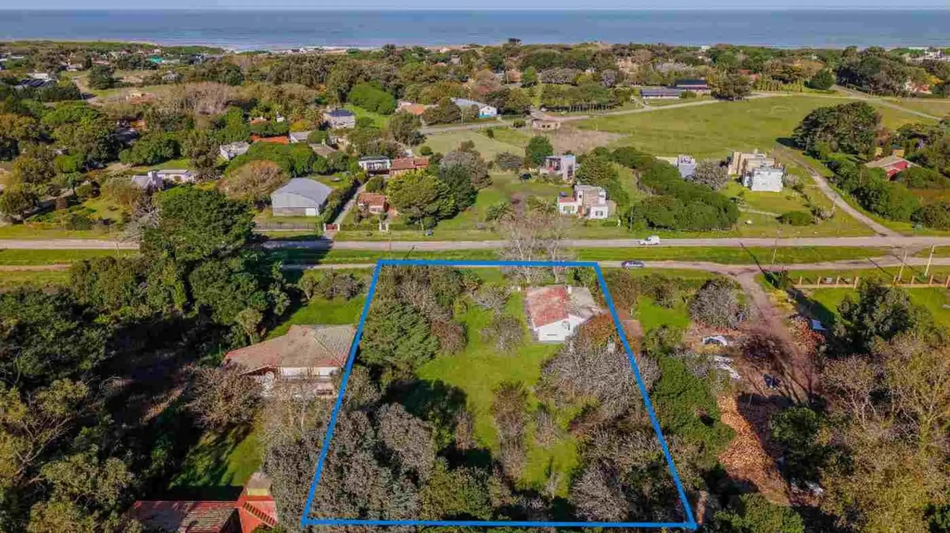 Venta casa en lote de 2500M2 en Playa Chapadmalal