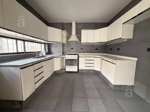 Casa Villa Ballester - Venta - Tres Dormitorios - Escritorio - Gge Dos Autos - Zona Hölters.