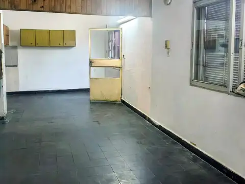 Casa 6 ambientes con 2 baños
