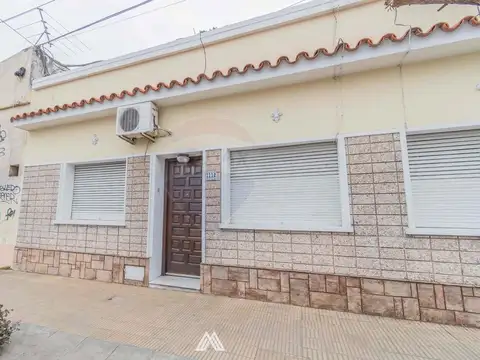  Alquiler Casa tres dormitorios en centro de Pando