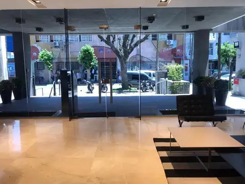 *OFICINA PREMIUM DE 48 M2 CUB. CON BAÑO, COCINA Y AIRE ACONDICIONADO FRIÓ CALOR
