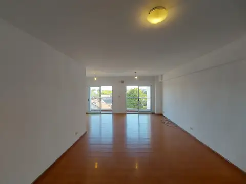OFICINA DE 53m² DIVISIBLE -  BALCÓN - VILLA DEVOTO - ALQUILER